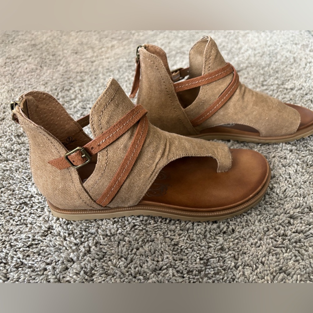 Very G Women’s Tan/Khaki Open Toe Ankle Zip Sandals Beachy Boho Size 7